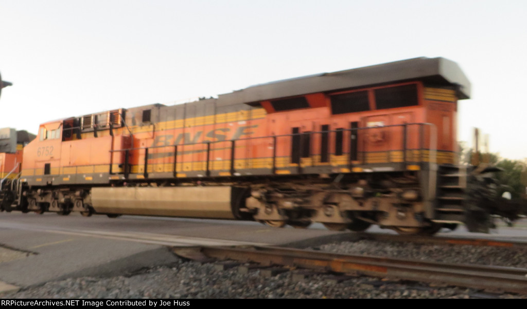 BNSF 6752